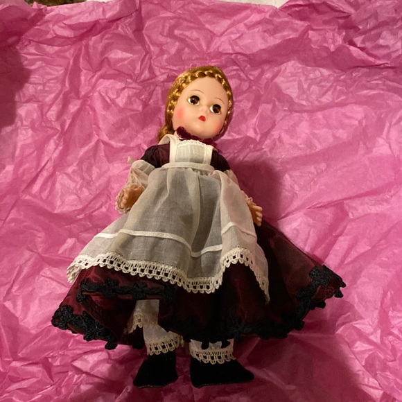 285) Madame Alexander 8